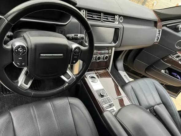 Pristine Range Rover interior with detailed leather and wood trim