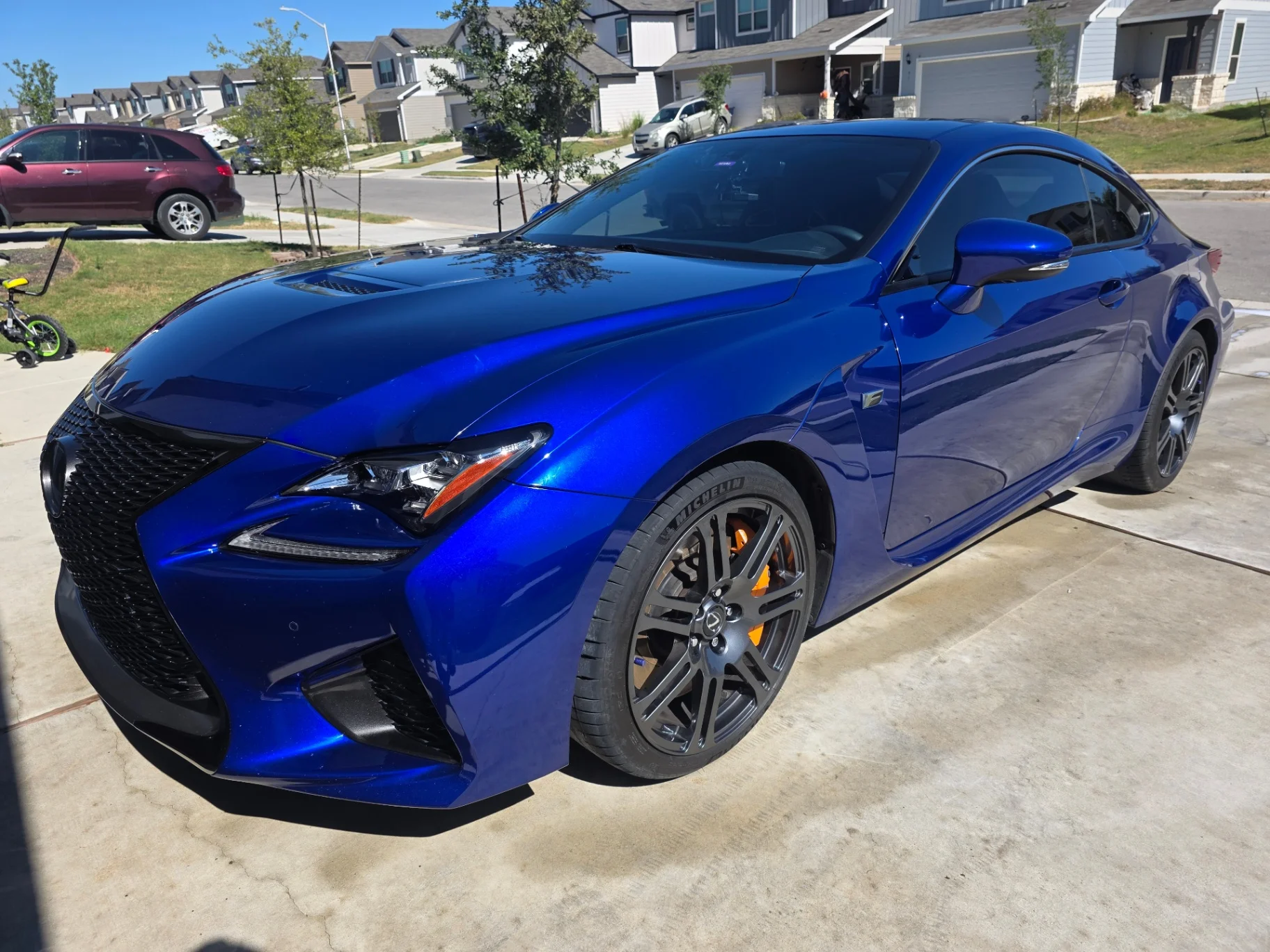 Blue Lexus RC F front three-quarter shining after exterior detail